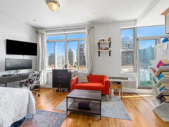 4th image of 35 Essex St #D