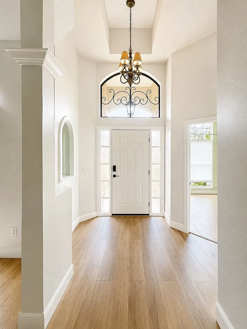 4 bed, 2.0 bath, 2299 sqft, $2,795 — Photo 2