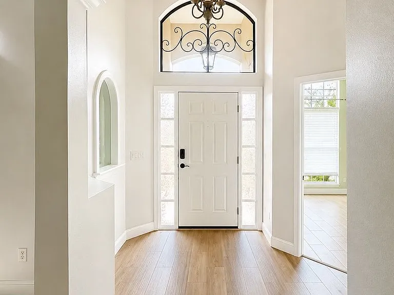 2226 Lake Marion Dr — Photo 2