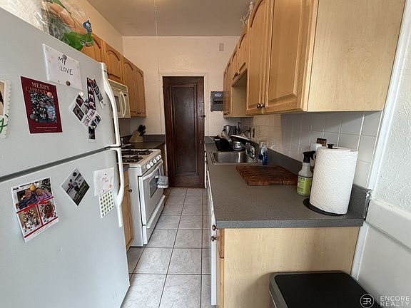 2nd image of 39 South St #62