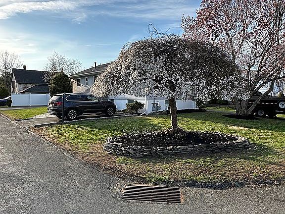 2nd image of 121 Ridge St