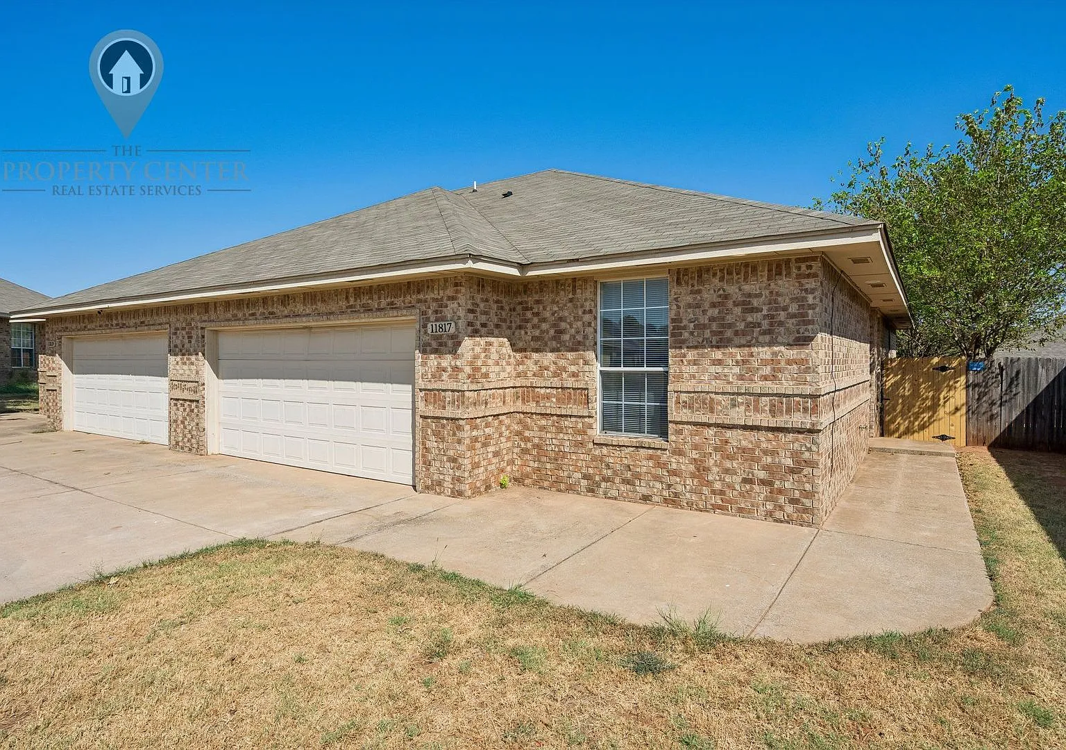 Adorable 3 bed 2 bath duplex in Yukon! *Move-In Special* — Photo 2