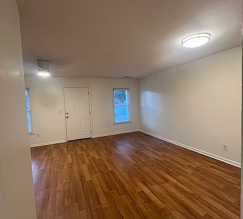 4th image of 4 Commercial Row #4B