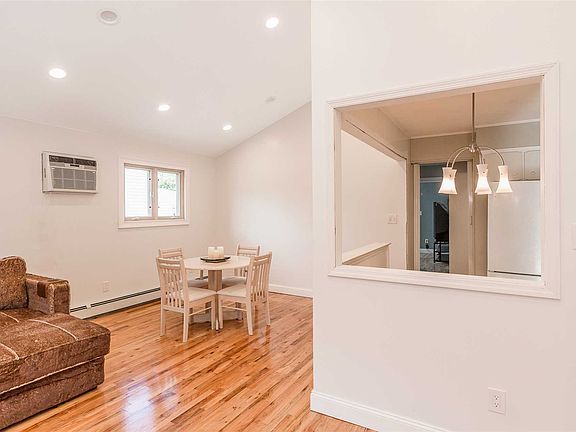 4th image of 49 Westwood Ave