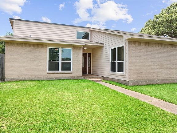 2nd image of 811 Camellia Ct