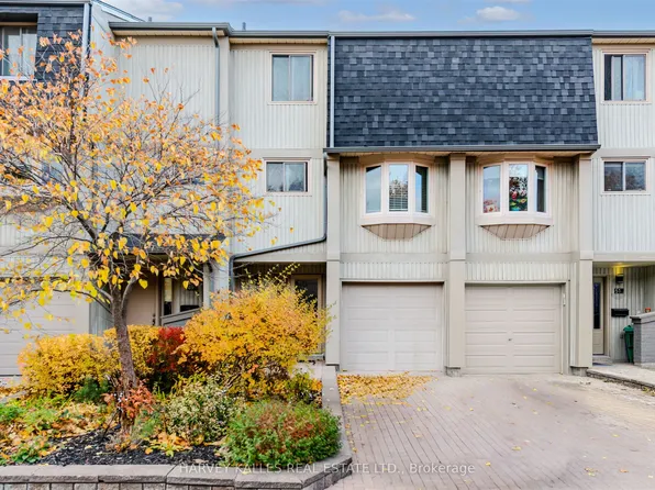 1060 Walden Cir #50, Mississauga, ON L5J 4J9