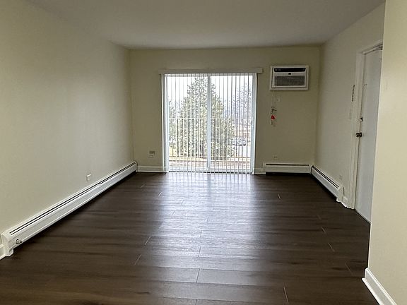 5th image of 795 Court Of Spruce #11542207
