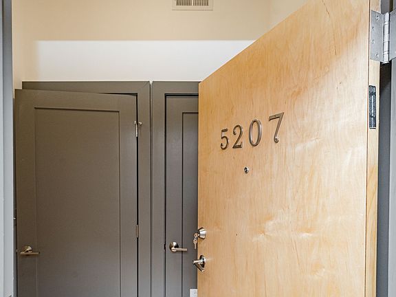 5th image of 1711 E Main St #5207