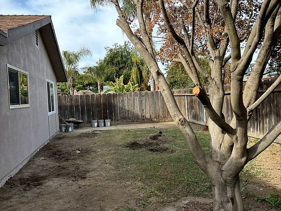 3rd image of 4700 W Tulare Ave