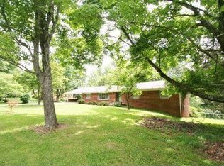 963 W Outer Dr, Oak Ridge, TN 37830