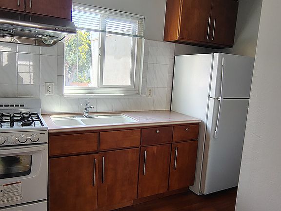 4th image of 1643 6th Ave APT 5