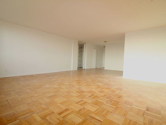 3rd image of 465 Ocean Pkwy