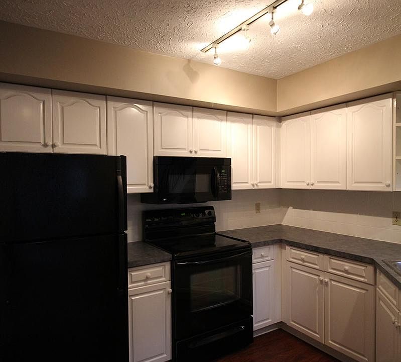 1st image of 332 Village Pointe Dr #332