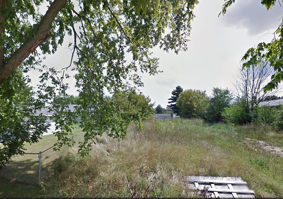2nd image of 686 Peacock Ave