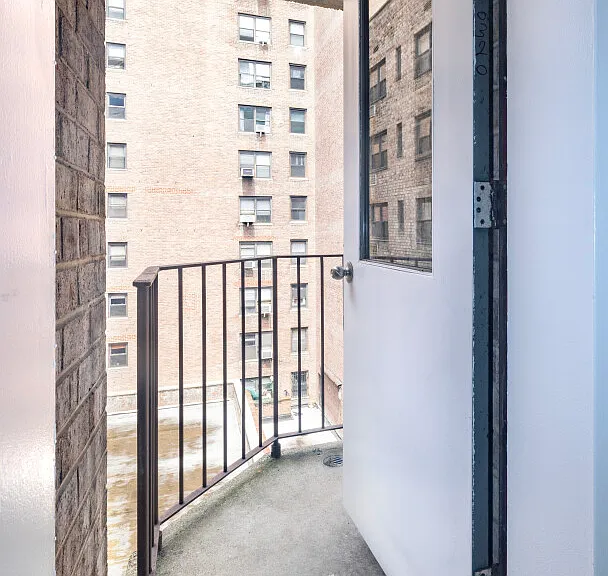 77 W 15th St #402 — Photo 4