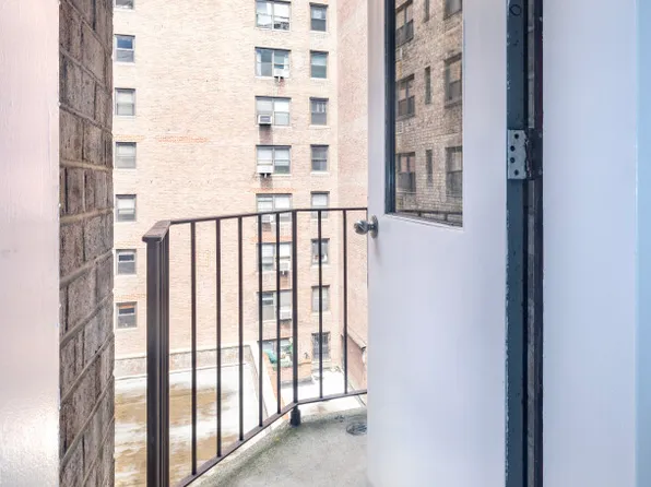 77 West 15th Street 302 image 3 of 14