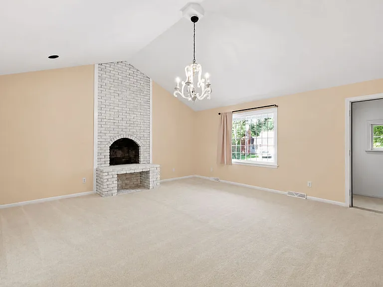 84 Brewster Rd — Photo 9