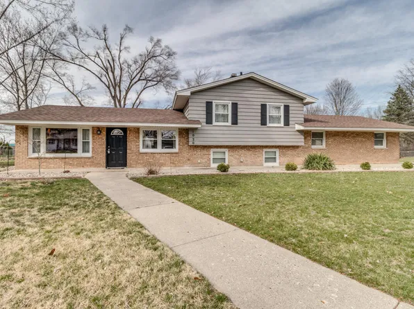 1020 Westlake Woods Dr, Springfield, MI 49037