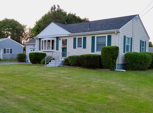15 Philips Ave, Middletown, RI 02842