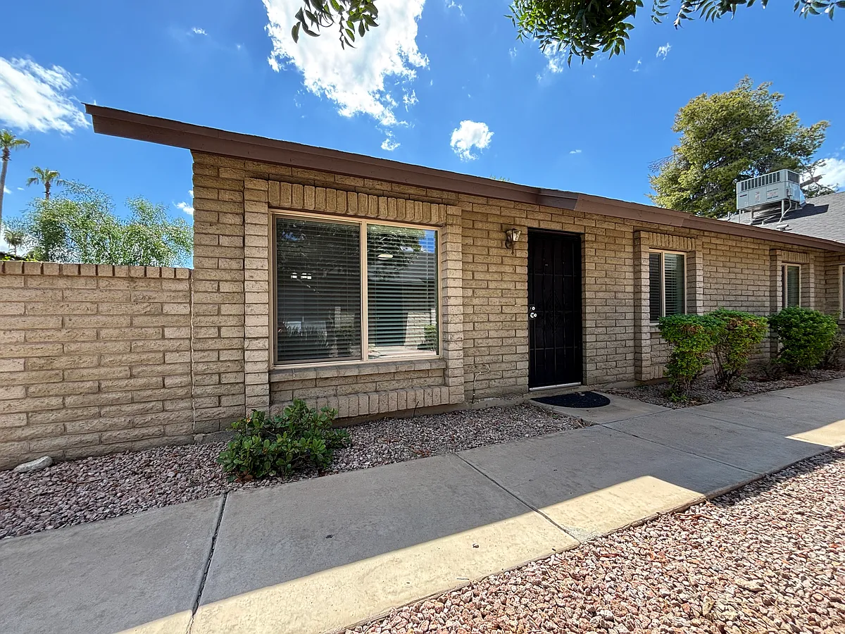 Building Photo - 2521 S Maple Ave #102