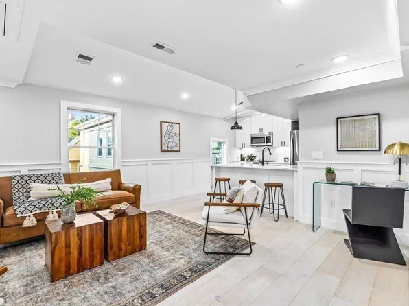 1252 Broadway #6, Somerville, MA 02144