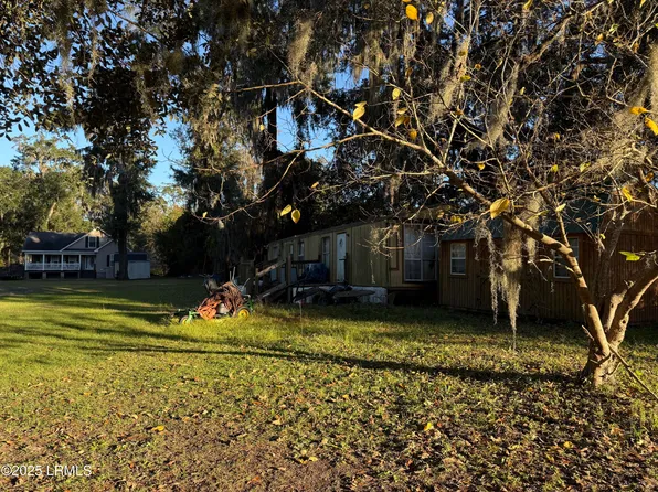 8 Ramblin Rd, Beaufort, SC 29906