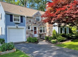 32 Pickford Dr, Rochester, NY 14618