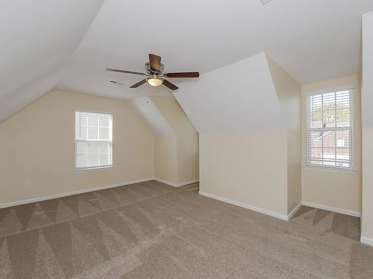 1043 Vanguard Dr — Photo 13