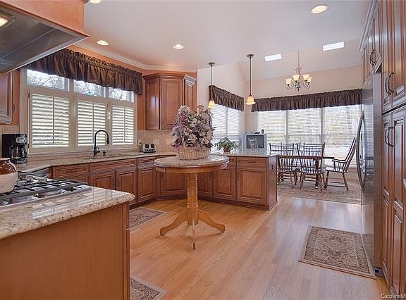 5th image of 5711 Silchester Ln