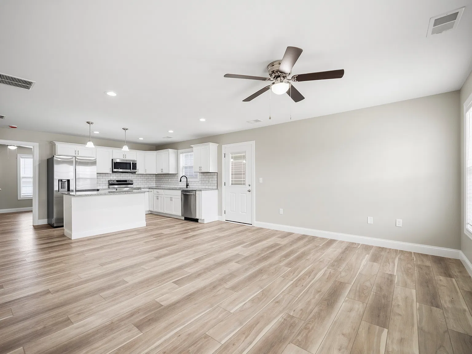 3 bed, 1650 sqft, $1,800 — Photo 4