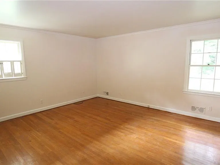 4690 Huntley Dr — Photo 12