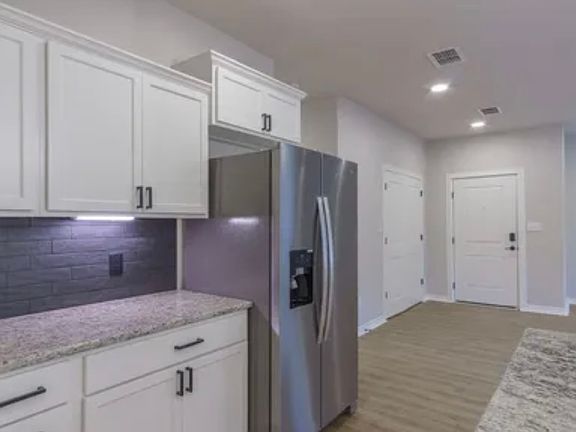 5th image of 2112 Oak Hollow St #B