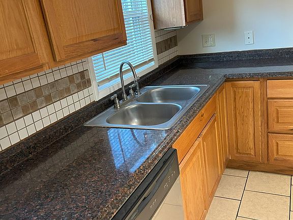3rd image of 2213 Oxmoor Dr