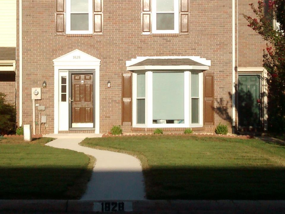 Beautiful home, looks great in summer sun.