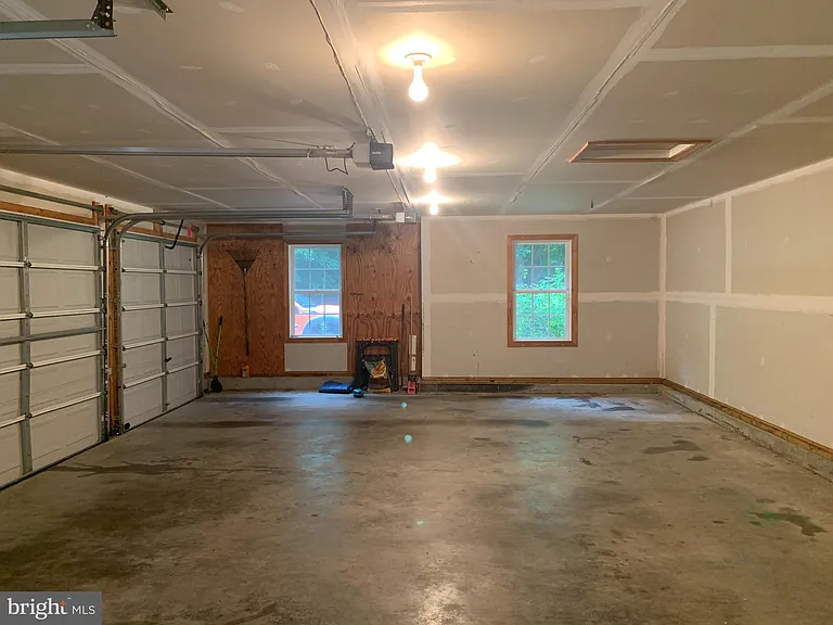 10701 Whispering Way — Photo 33