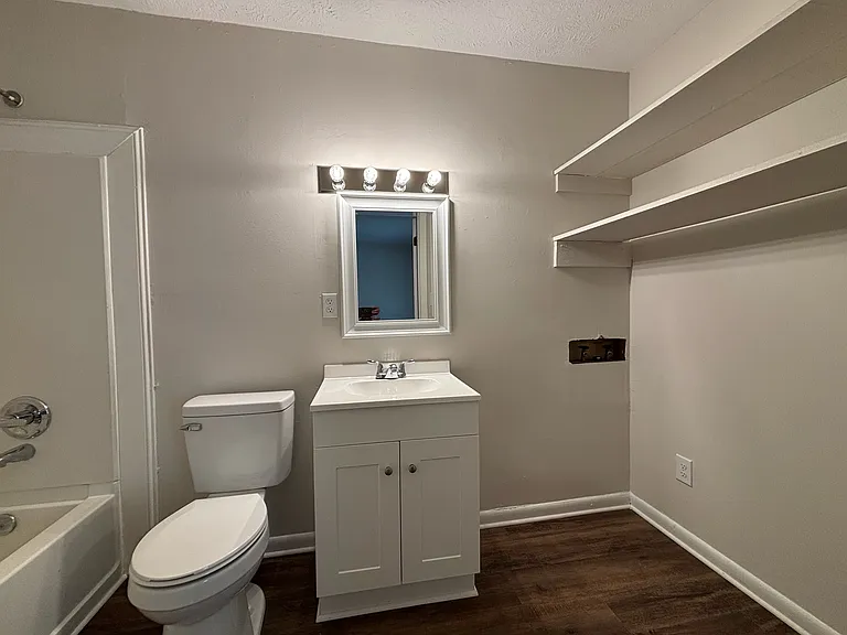 Master bathroom w/ washer dryer hookups