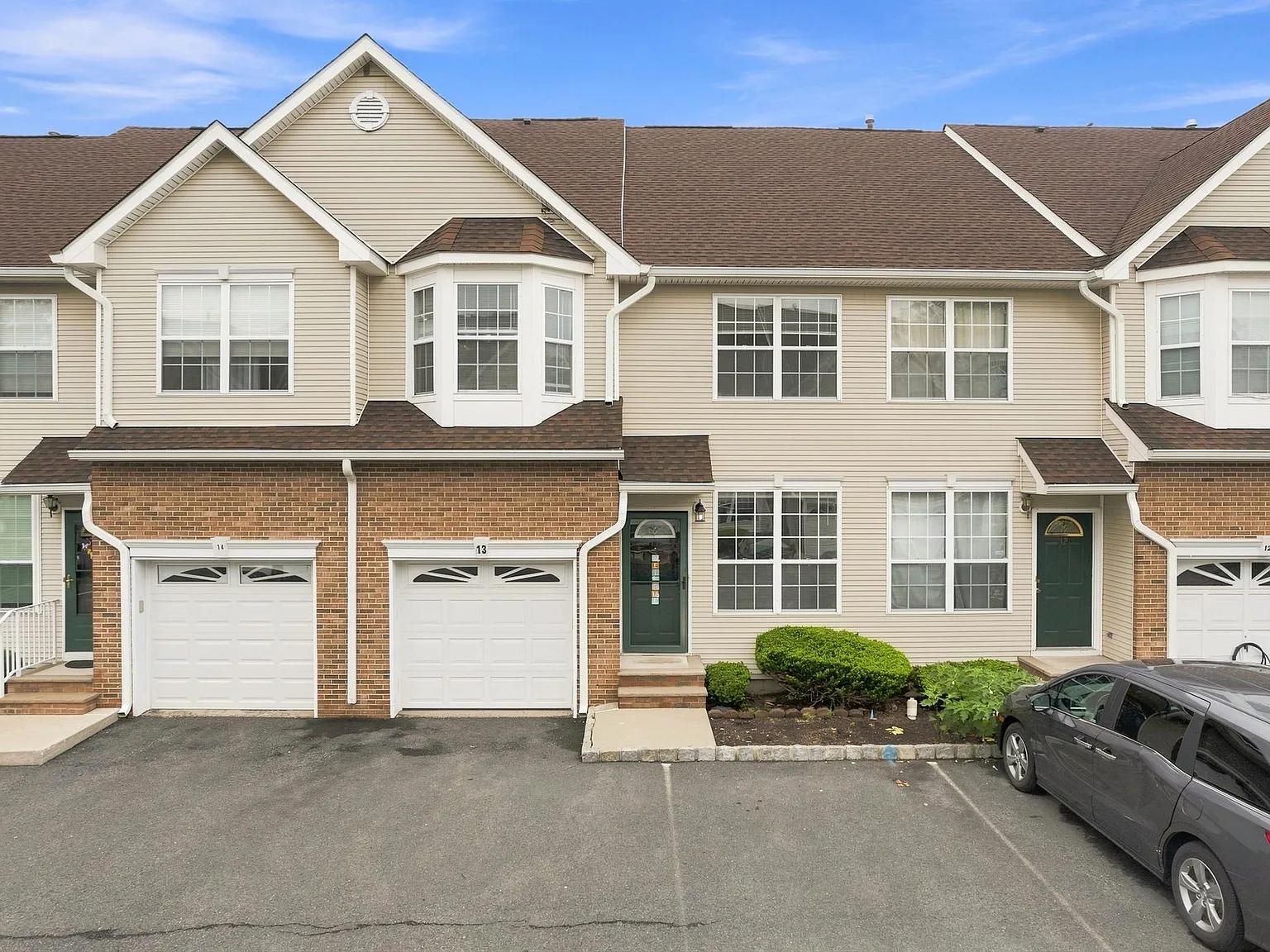 3 bed, 2.5 bath, 1834 sqft, $3,500 — Photo 1