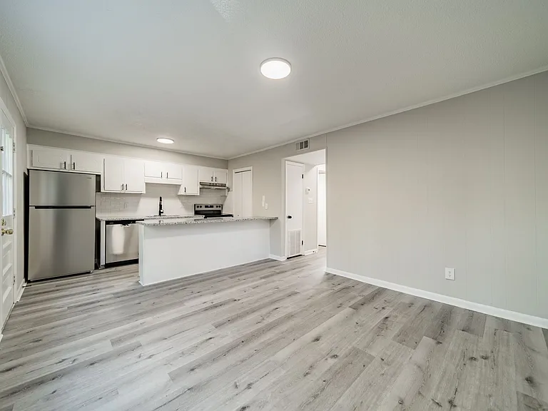2200 Williamsburg Dr #24 — Photo 11