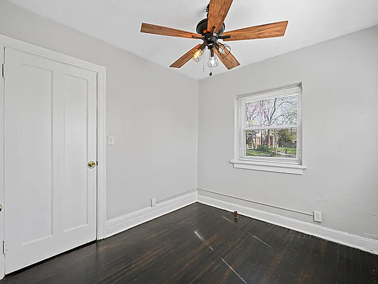 4300 Erie Ave #8 — Photo 9