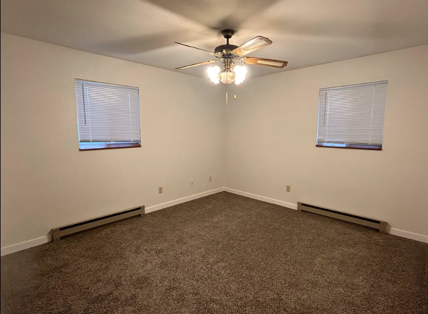 Elm Street Apartments - 944 — Photo 2