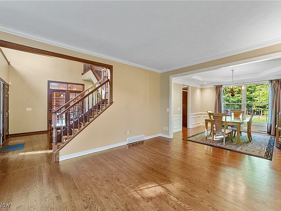 5th image of 6092 Penfield Ln