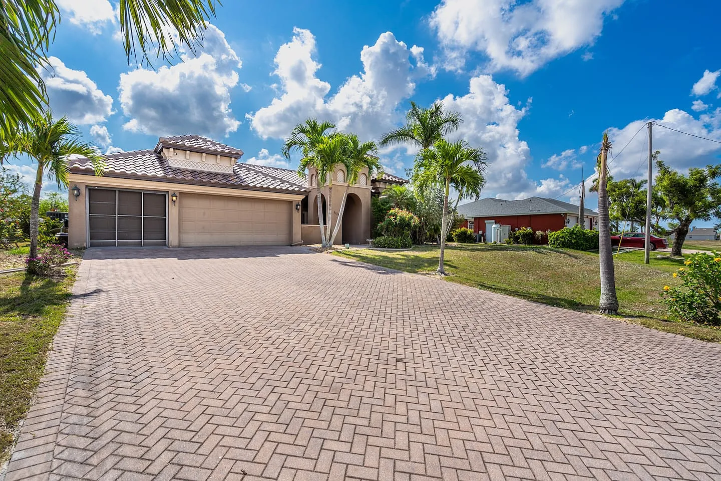 4 bed, 3.0 bath, 4698 sqft, $2,695 — Photo 1
