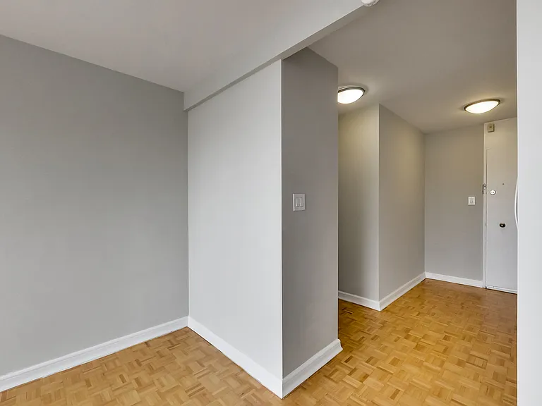 630 Roselawn Ave — Photo 14
