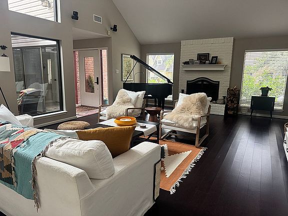 3rd image of 5103 Windy Lake Dr