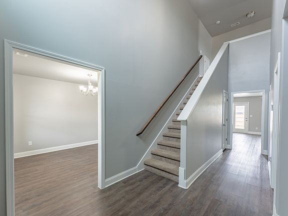 3rd image of 119 Beaver Brook Pl
