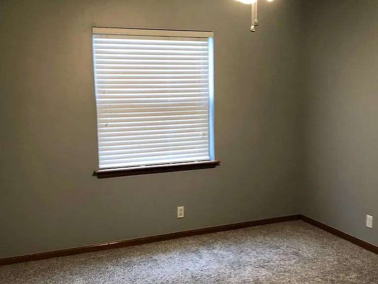 502 Hunt Club Rd — Photo 17