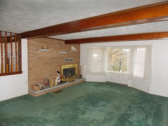 3rd image of 141 Apple Ln