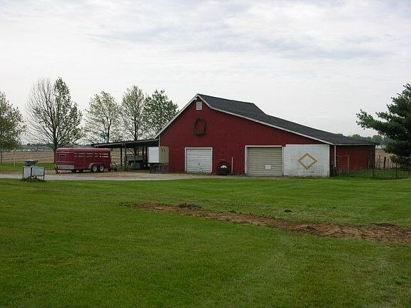 4th image of 868 S Country Ln