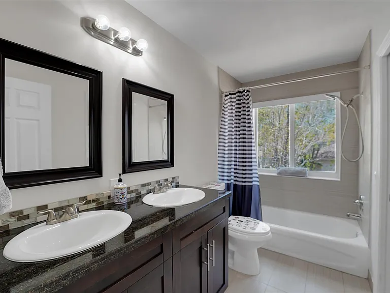 1070 Bluewood Ter — Photo 46
