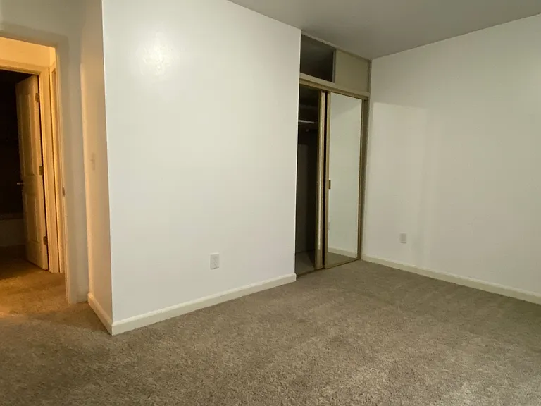 8521 N Gilbert Ave — Photo 5